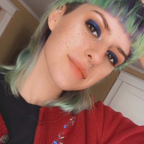 Meet your Posher, Allyssa - Picture 1 of 1